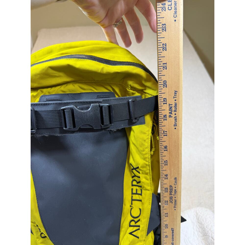 Arc'teryx M20 Yellow Black Ski Snowboard Backpack Alpine Pack Durable Outdoor - Picture 5 of 16